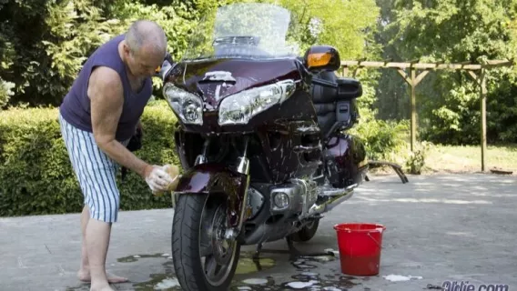 Clean My Bike ※ Nataly Von, Jack ※ Oldje 