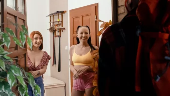 ⁣Suckin At The Homestay ※ Lucia Fernandez, Bella Angel, Nick Ross ※ Moms Bang Teens 