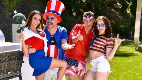 ⁣Family Fourth Of July ※ Jennifer Jacobs, James Bartholet, Brad Knight ※ Family Strokes 