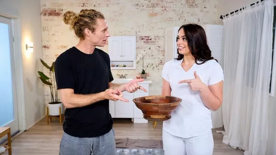 ⁣Decompression Session ※ Michael Vegas, Sophia Burns ※ Nuru Massage 