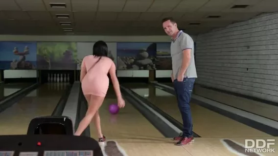 Nataly Gold, Anissa Kate - Girls At The Bowling Alley Do Some Good Ball-polishing ※ Anissa Kate, Nataly Gold ※ Hands On Hardcore 