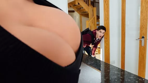 ⁣Hold The Phone, Not The Moan ※ Emma Butt, Jordi El Niño Polla ※ Brazzers 