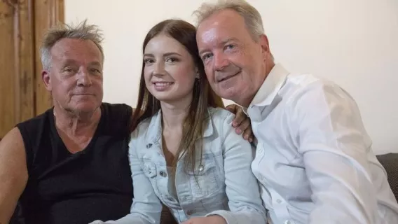 Tempting Hostess ※ Taylor Krystal, Harry, Boris ※ Oldje 