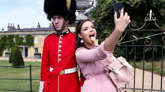 ⁣Stroking The Guards Post ※ Sofia Lee, Danny D ※ Brazzers 