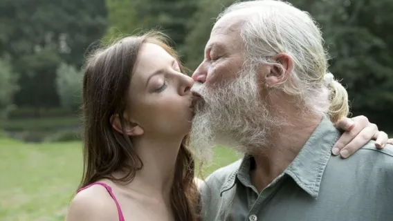 ⁣Photographing A Sexy Stranger ※ Rebecca Ruby, Bruno ※ Oldje 