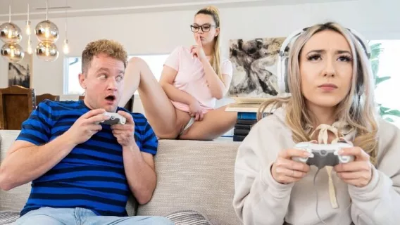 ⁣Hot Nerd Cucks Gamer Girlfriend ※ Heather Honey, Van Wylde ※ Hot Girls Game 