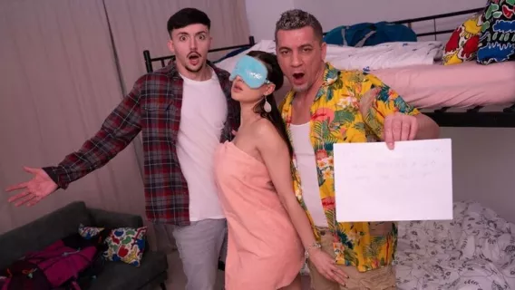 ⁣An Honest Mistake ※ Steve Q, Billie Star, Yeri Blue ※ Fake Hostel 