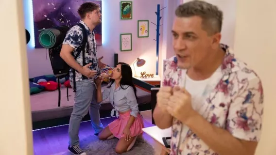 ⁣The Jealous Boyfriend ※ Michael Fly, Mia Trejsi, Steve Q ※ Fake Hostel 