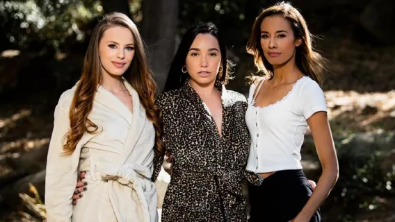 ⁣Spying On The New Neighbors ※ Kylie Le Beau, Jillian Janson, Karlee Grey ※ Girlsway 