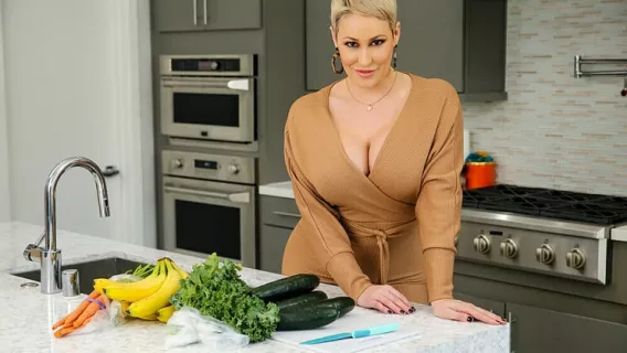 ⁣Ryan Keely Makes The Delivery Boy A Cock Sandwich Between Her Tits!!! ※ Ryan Keely, Ricky Spanish ※ Seduced By A Cougar 