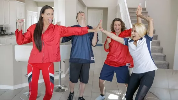 ⁣A Lesson On Edging ※ Cindy Crawford, Rion King, Jay Romero ※ Mom Swap 