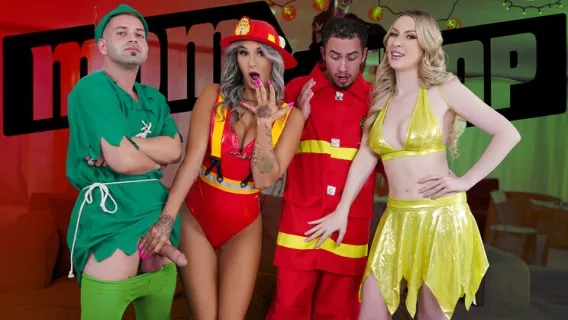 ⁣Sexy Halloween Treat ※ Berry Mckockiner, Mandy Rhea, Sydney Paige ※ Mom Swap 