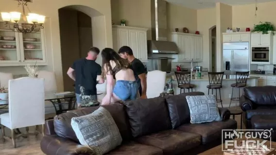 ⁣BEHIND THE SCENES: Jack Phoenix & Emma Barnes! ※ Emma Barnes, Jack Phoenix ※ Hot Guys Fuck 