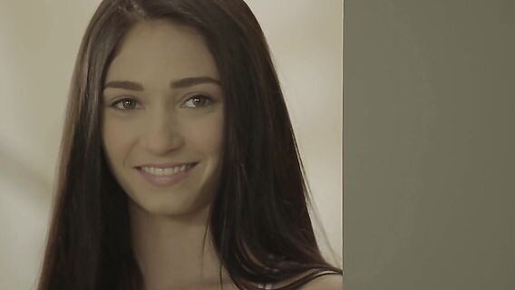 A sister in love seduced her brothers friend 