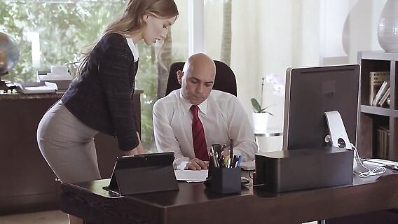 The secretary made a blowjob and gave anal 