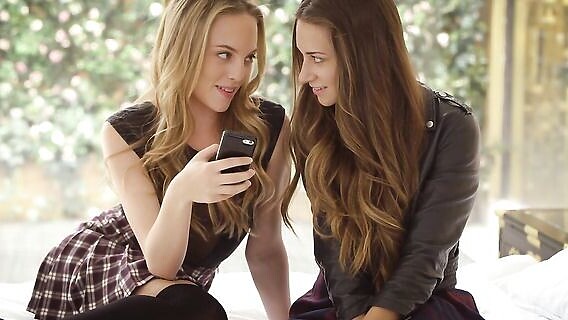 ⁣Two girlfriends give anal sex 