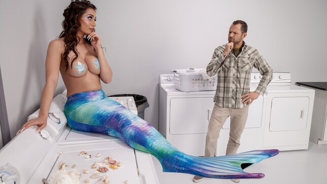 WTF! Do You Love Mermaid? Then Youll Fucks Desiree Dulce 