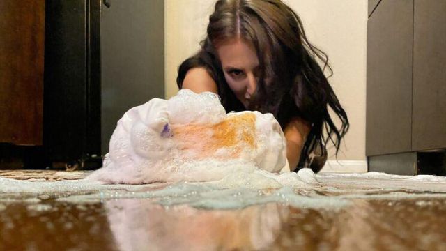 ⁣PAWG Maid Loses Bet 