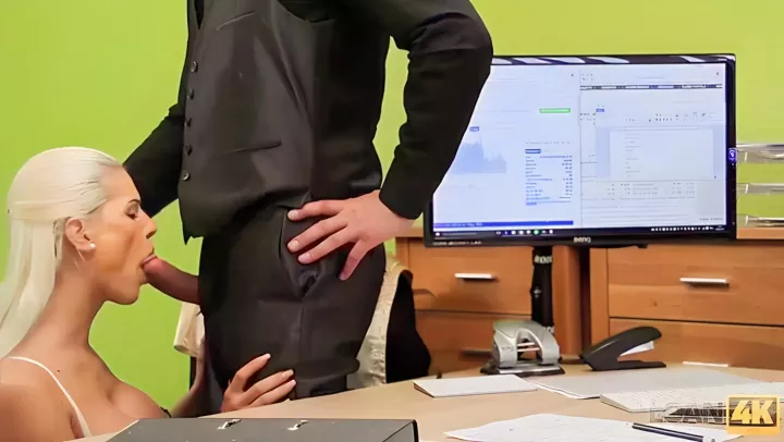 Showed her boss her body and then had oral sex 