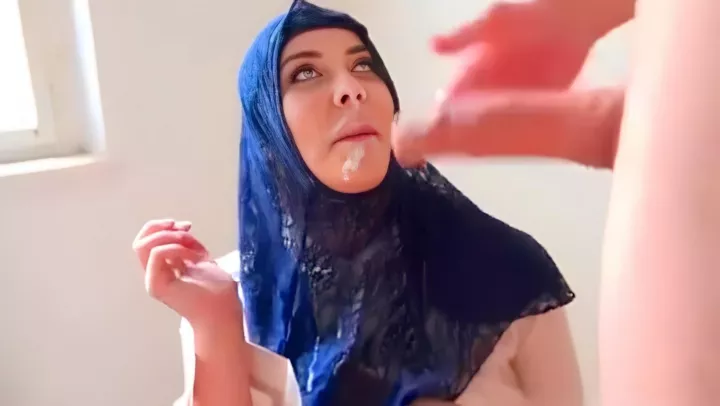 Arabian porn on the floor in the hijab 