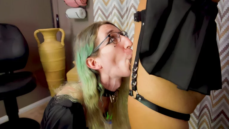 ⁣Trans Pixi Lust Gets Anal Creampie At The Gym 