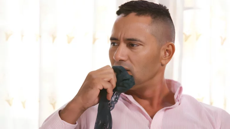 ⁣Brunette Cougar Richelle Ryan Enjoys A Big Dick In Front Of Her Husband 