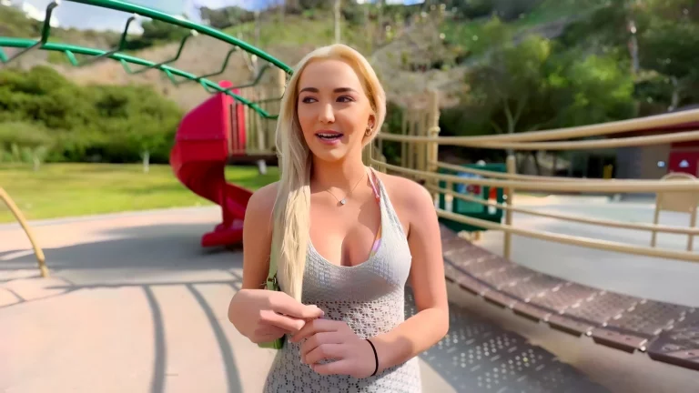 ⁣Blonde Babe Loves Fucking 