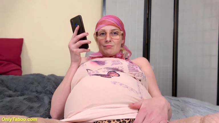 ⁣Pregnant Stepmom Layla Tockneel Needs Rough 