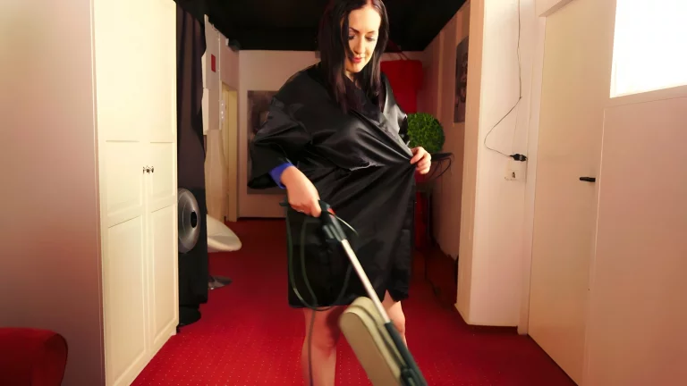 Horny Elina Flower Rubs Herself Before Stefan Steel Comes Along And Stuffs Her Good 
