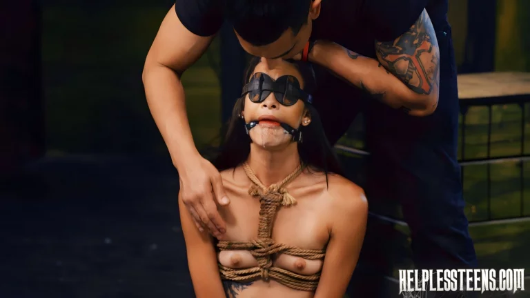⁣Eden Sin: Roadside Whore Gets Wrecked 