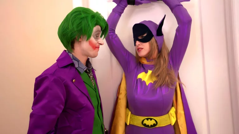 ⁣Batgirl In The Hands Of The Joker With Octavia Red 