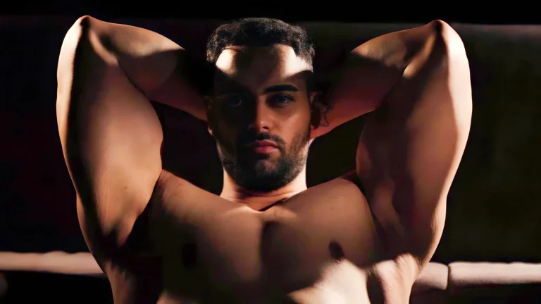 ⁣From Photo Shoot To Cumshot 