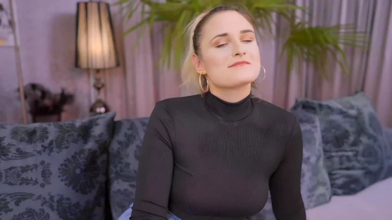 ⁣Hot Melina Is Pleasing Herself With A Dildo 