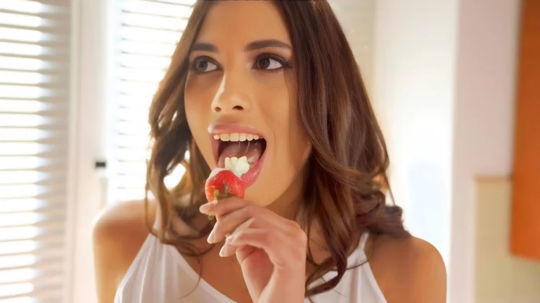 Brunette Latina Seduces A Stranger 