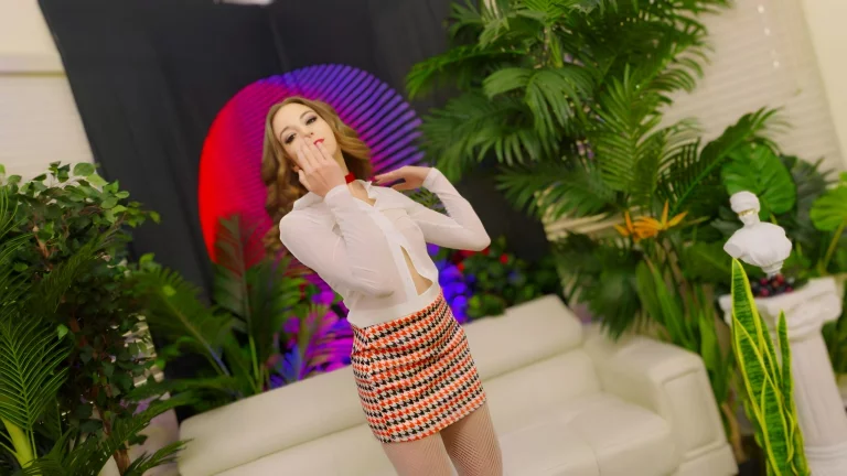 ⁣Brunette Nympho Venice Rose Is Ready For Bryans Stiff Cock 