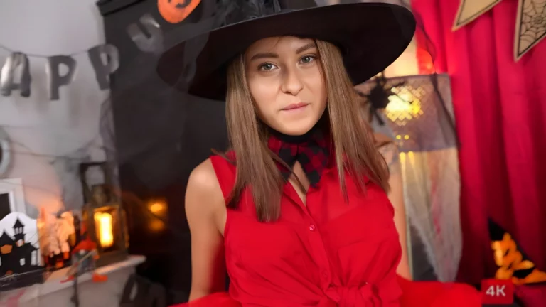 ⁣Dude Analyzed His GF On Halloween 
