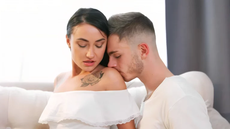 ⁣Tatted Hottie Alisa Kovi Has Her Tight Pussy Drilled Before Receiving A Mouthful 