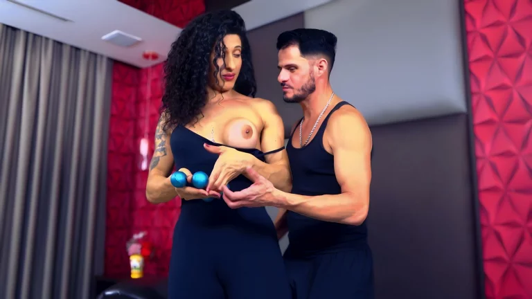 ⁣Hardbody Transsexual Takes It In The Ass 