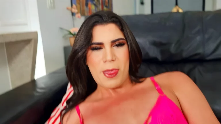 ⁣TS Isadora Reys Big Boner Solo Stroke 