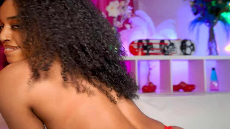 ⁣A Hot Chick And Her Intense Love Affair 