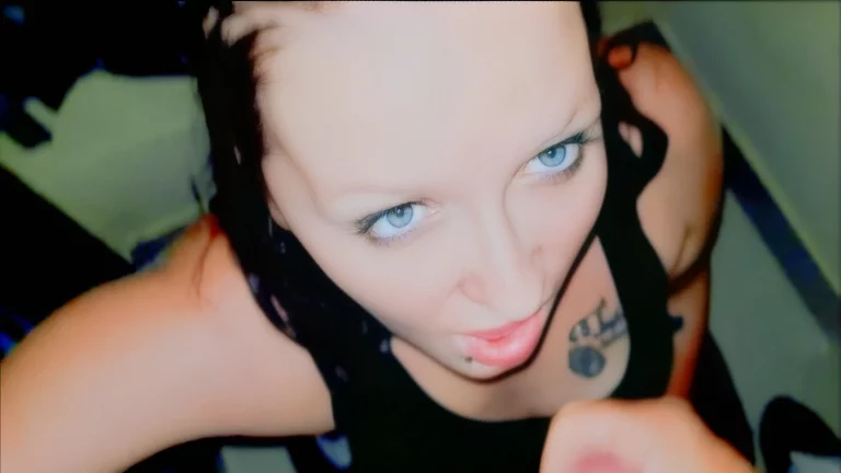 ⁣Slut Loves Swallowing Loads 