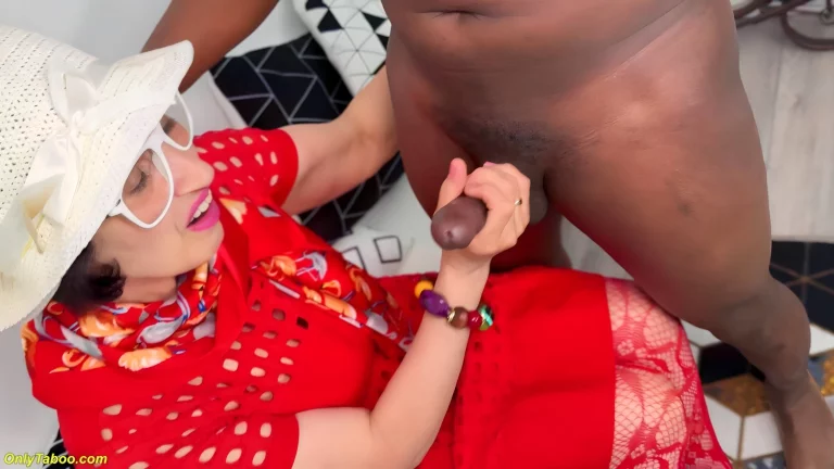 ⁣Granny Mimi Schwarz Needs BBC Anal Sex 