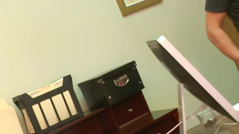 ⁣Babe Fucked In Office By Client 
