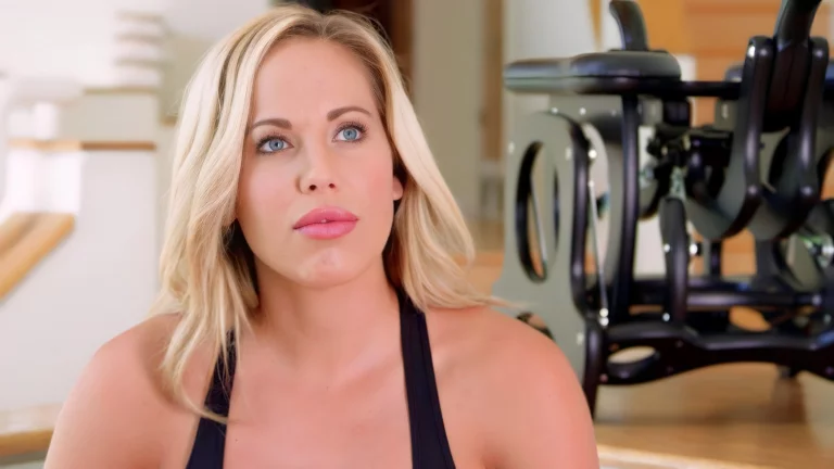 Sexy Blonde Babe Olivia Austin Loves When A Guy Goes Down On Her 