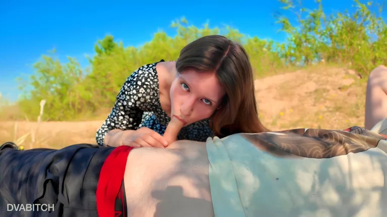 ⁣Visiting Public Beach To Suck Dick & Swallow Cum Before Going Swimming 