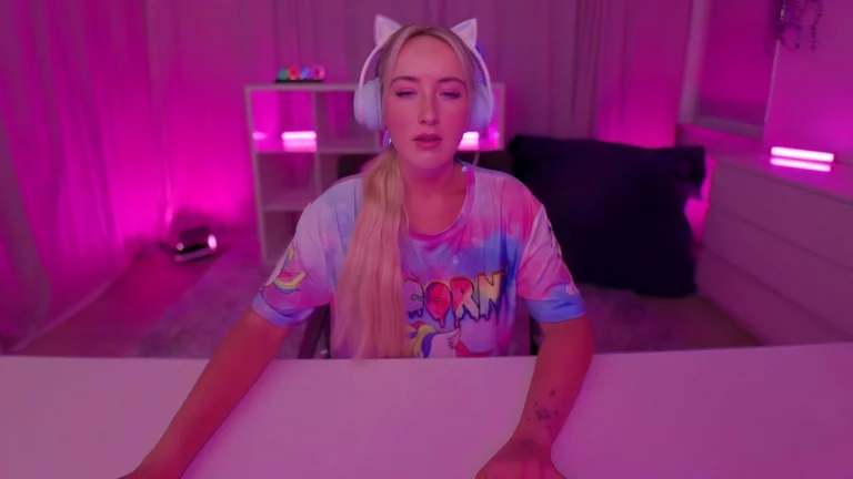 ⁣Gaming Session With Ann Joy 