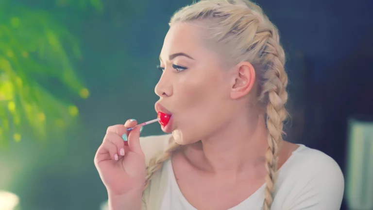 ⁣Lindsay Olsen And Sonia Enjoy His Big Dick Together 