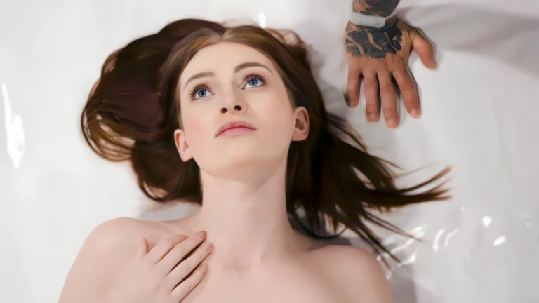⁣Red Haired Hottie Maya Kendrick Sucks And Fucks Tatted Stud Derrick Pierce 