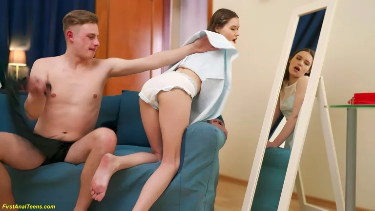 ⁣Kitty Doll88 Her First Fetish Anal Sex 