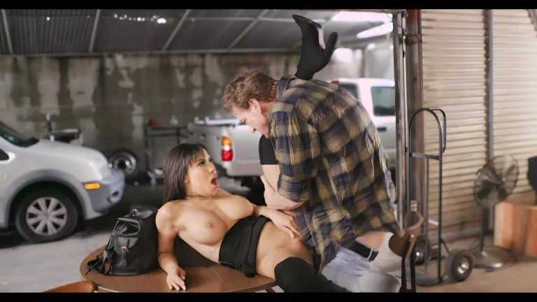 ⁣Busty Beauty Gia Milana Gets Her Pussy Licked And Fucked By Stud Ryan Mclane 